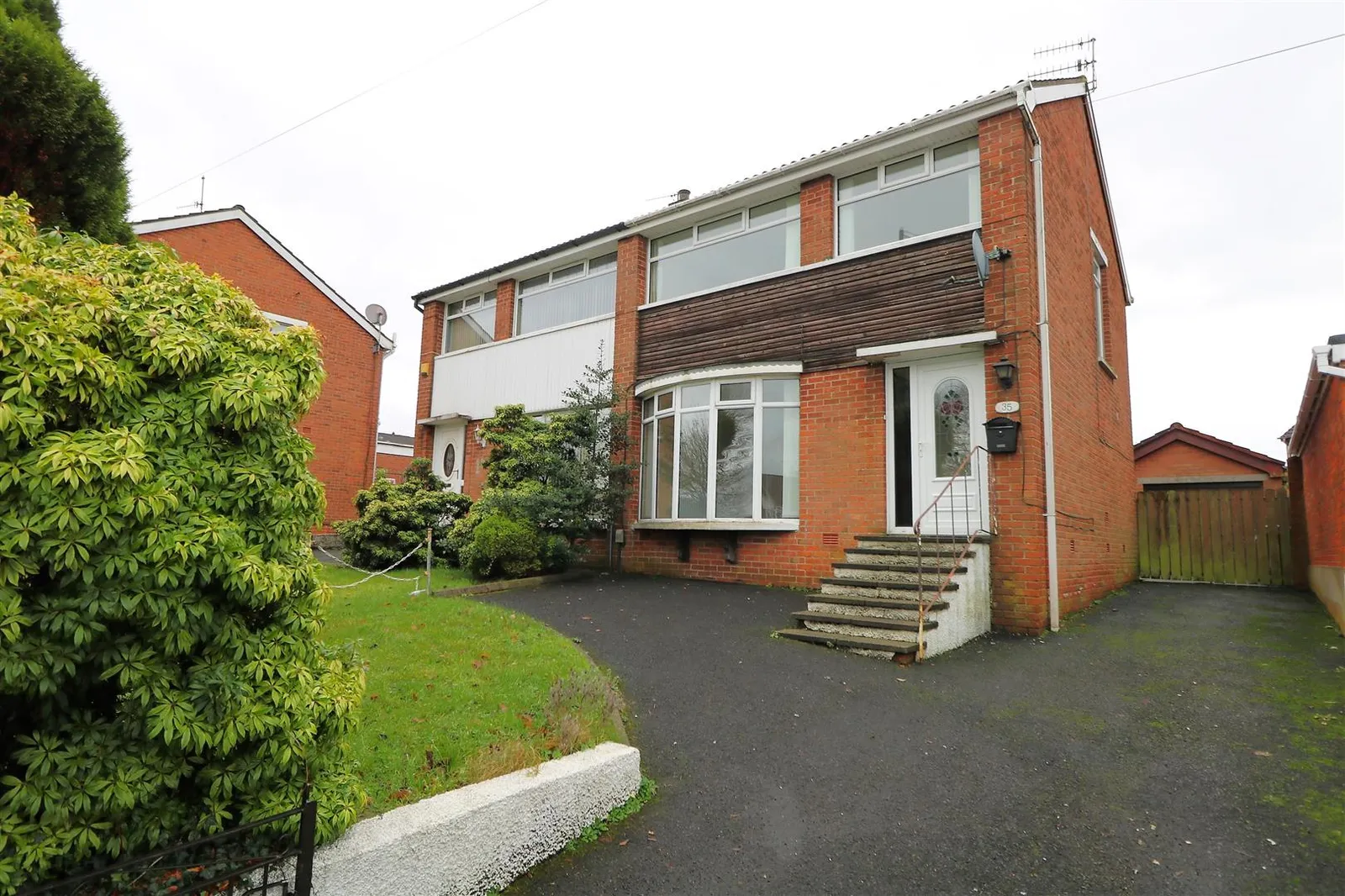 3 bedroom semi-detached to rent at 35 Beverley Road Newtownabbey BT36 6QD
