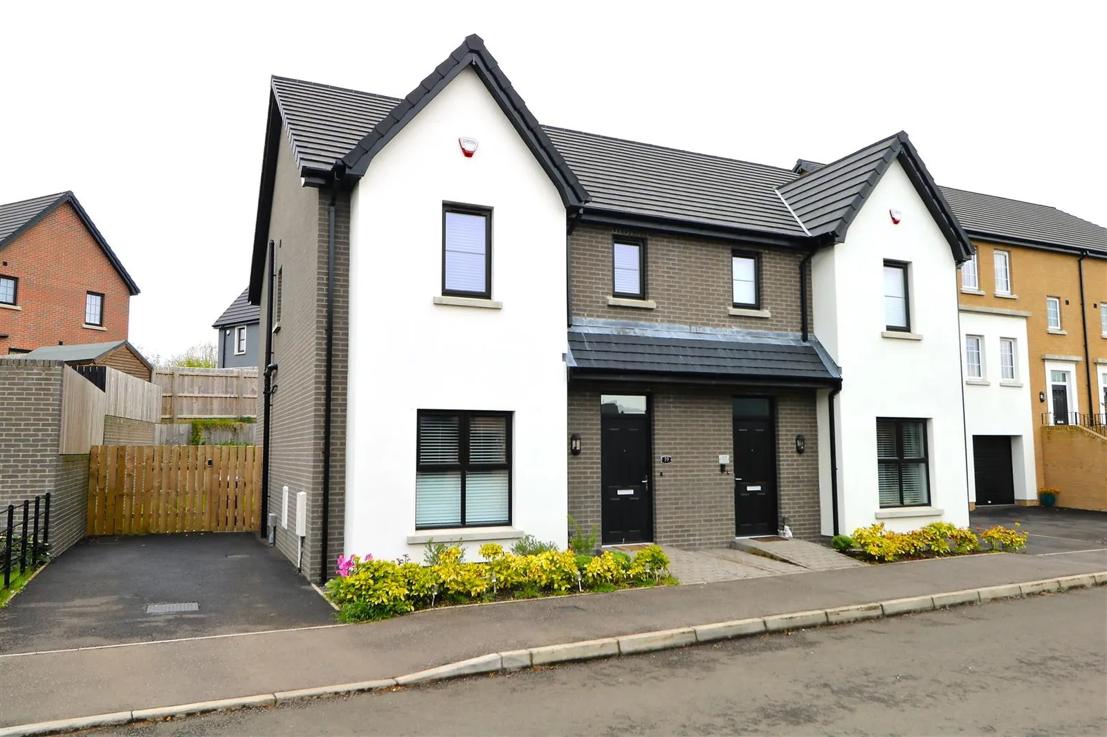 3 bedroom semi-detached to rent at 19 Belmont Hall Drive Antrim BT41 1FB