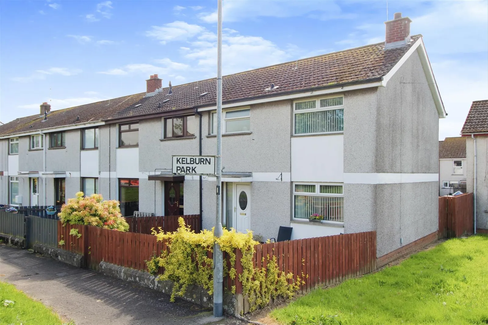 3 bedroom end terrace to rent at 1 Kellburn Park Ballyclare BT39 0SJ