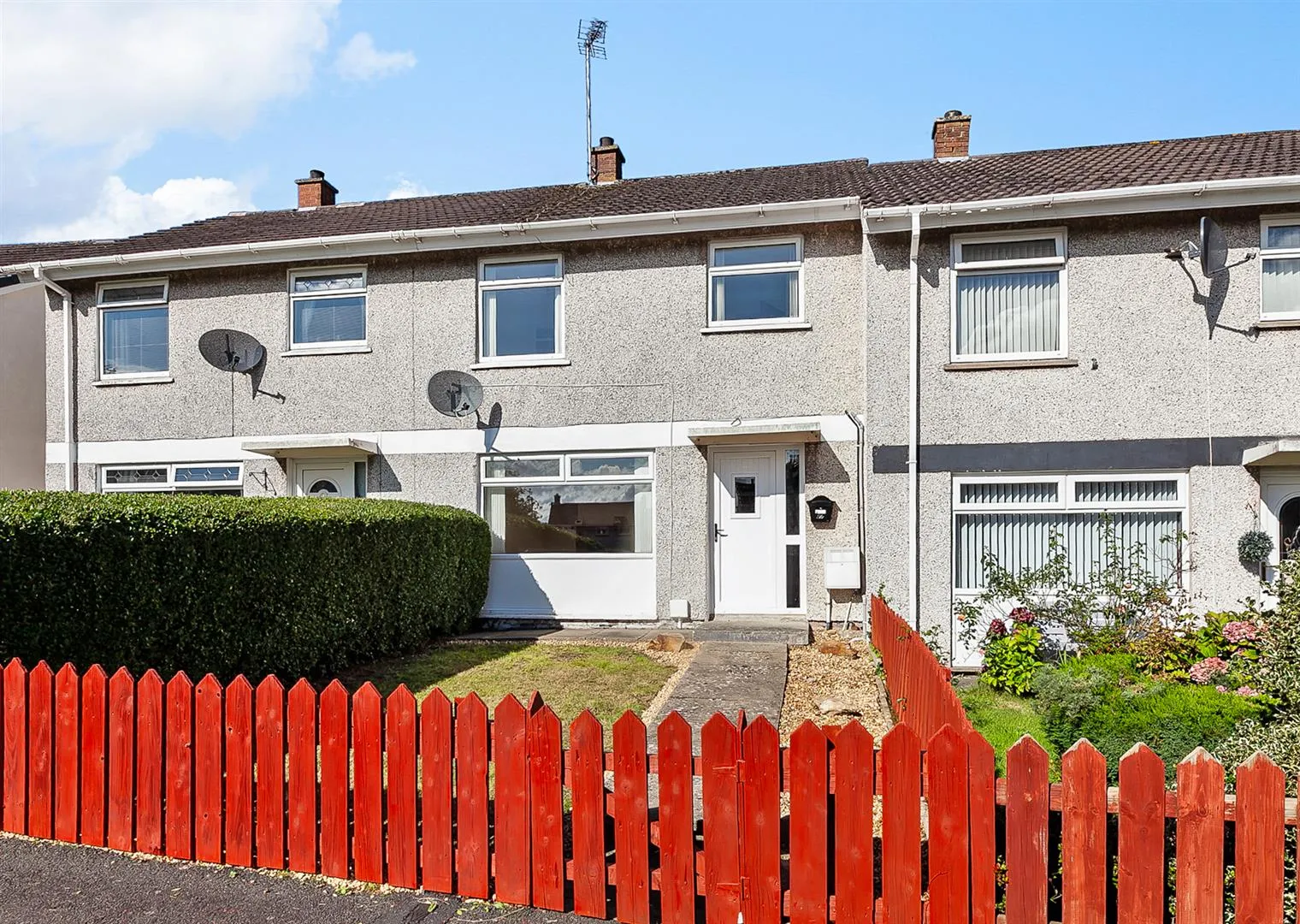 3 bedroom terraced to rent at 8 Ashgrove Antrim BT41 2BL