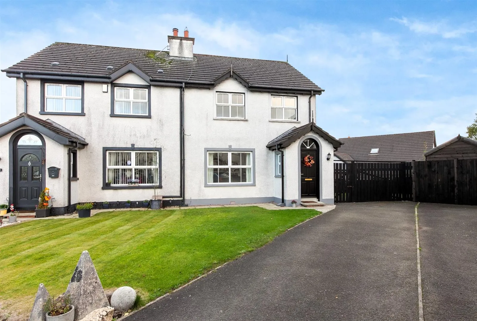 3 bedroom semi-detached to rent at 20 Huntingdale Way Ballyclare BT39 9YZ
