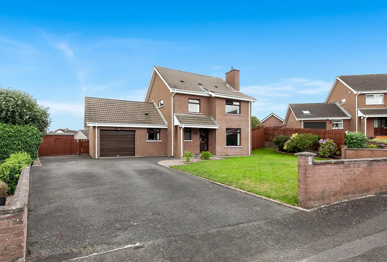 3 bedroom detached for sale at 8 Bessfield Avenue Carrickfergus BT38 7BZ
