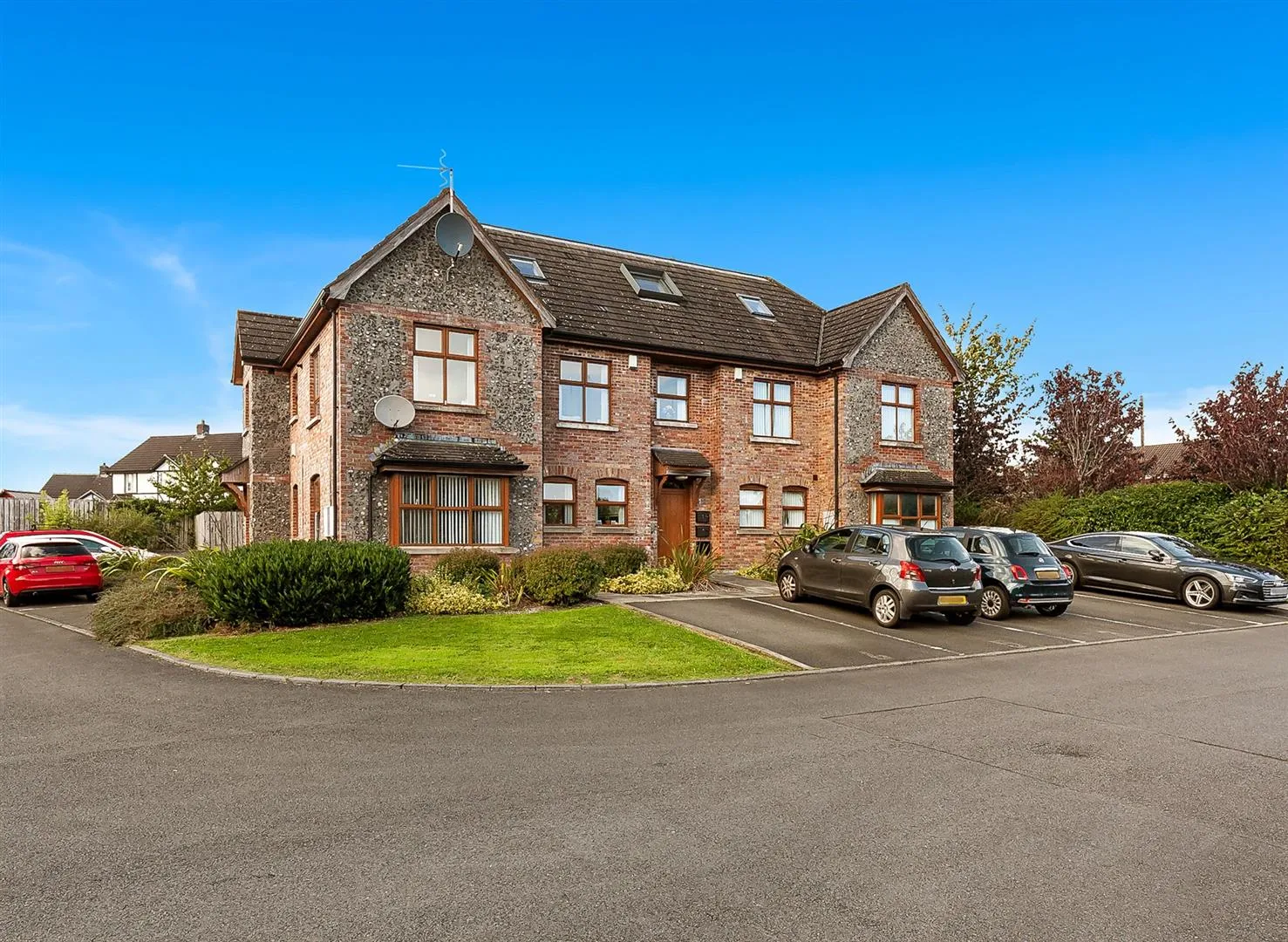 to rent at 5 Lismore Place Jordanstown BT37 0SZ